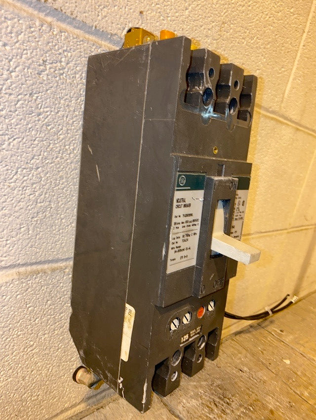 125A GE TFJ236125WL 3 Pole Circuit Breaker(S6LLST1413)