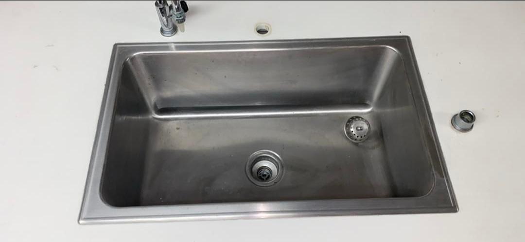 62" Hamilton White Epoxy Sink Bundle(S6LLST7227)