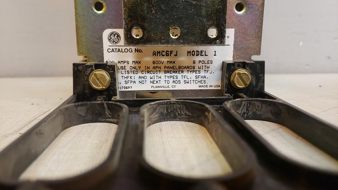 GE Spectra Series Circut Breaker Module Cradle AMC6FJ(S6LLST8647)