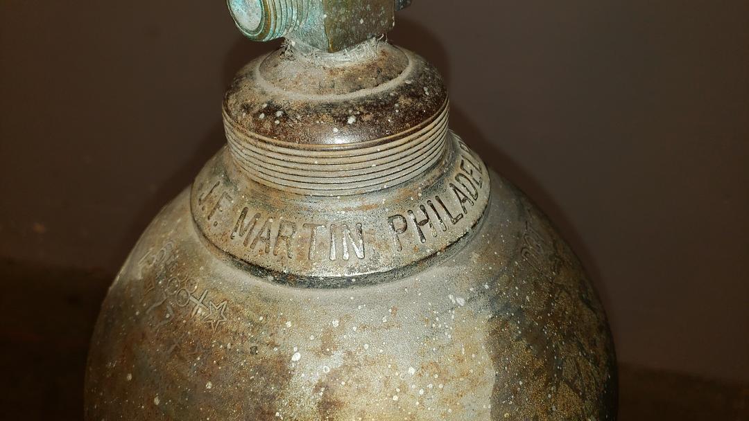 Oxygen Tank J.F. Martin Metal 9x9x55(S6LLST11276)
