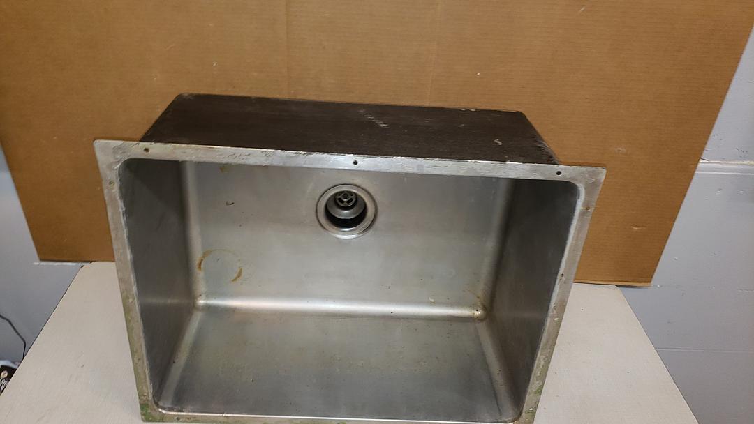 *Pickup Only* 26x11x20 Stainless Steel Sink(S6LLST8600)