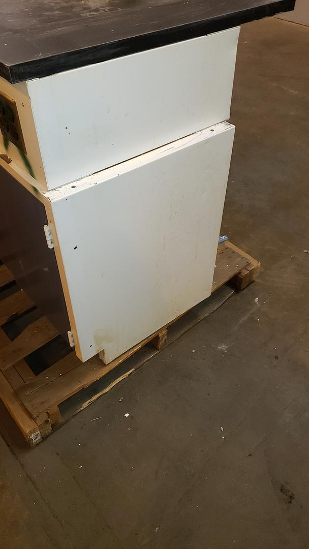 6' Duralab Fumehood bench with utility outlets(S6LLST10018)