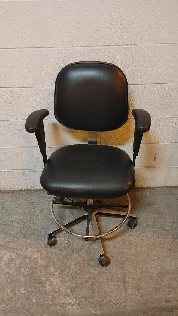 VWR Black Leather Lab Chair Swivel Wheels Arm Rest Adjustable(S6LLST11633)