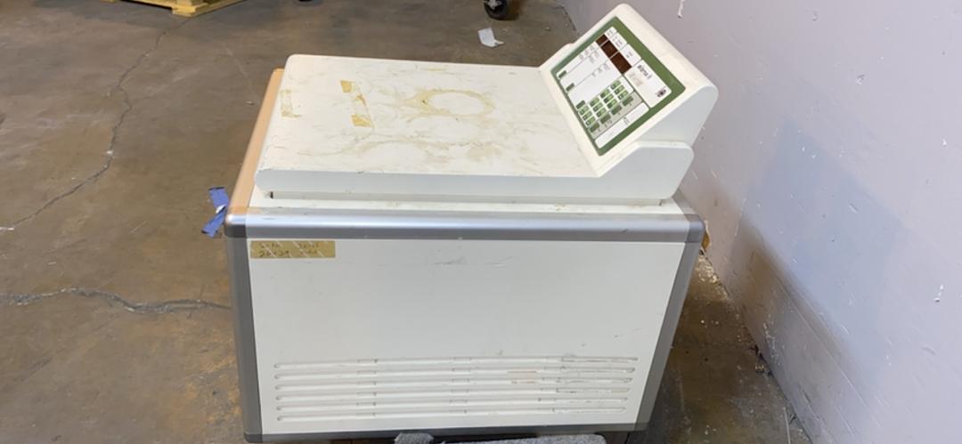 Sigma Lab Centrifuge 2K15