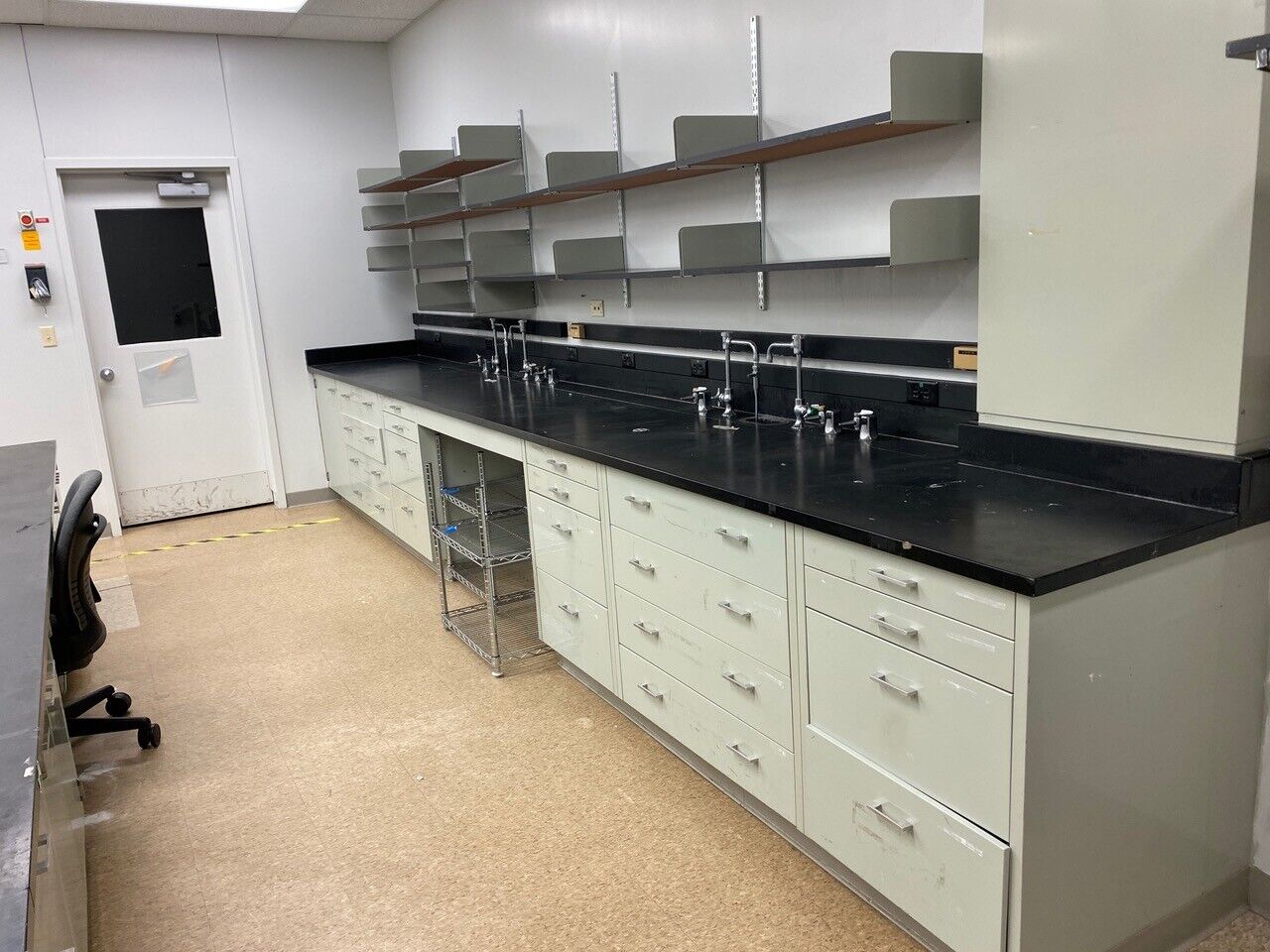 Lab Casework / Fume Hood Design & Consultation(100352)