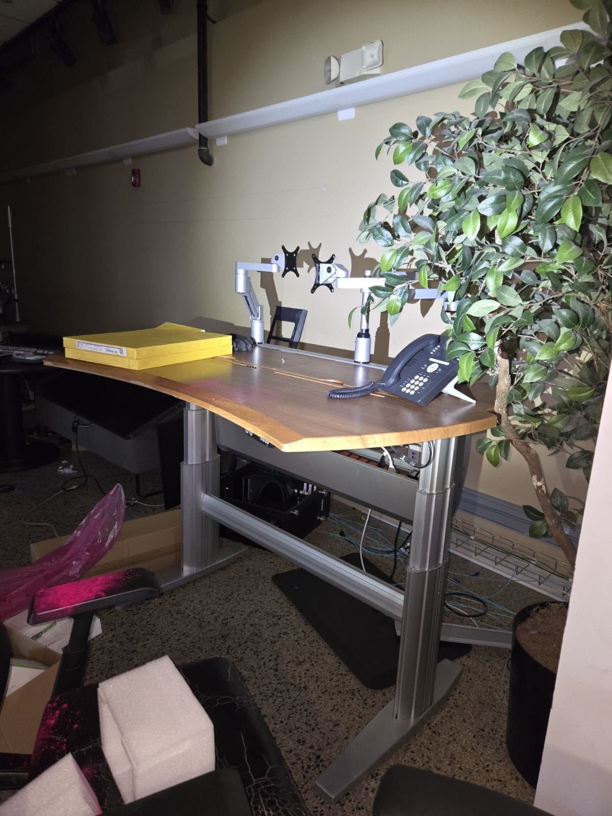 Wood Top Adjustable Work Desk w/ Linak Controls
