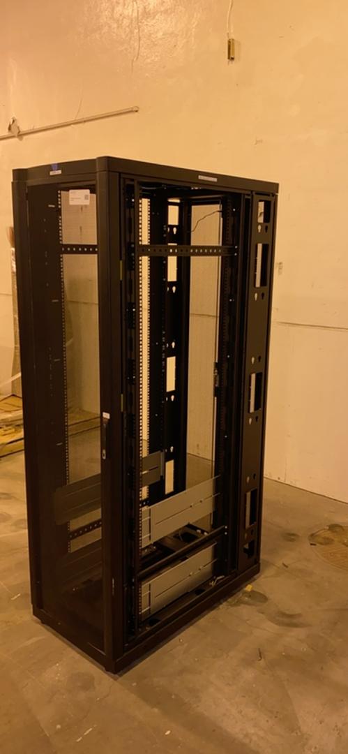APC AR2101BLK AR2100 NetShelter Cabinet Server Rack