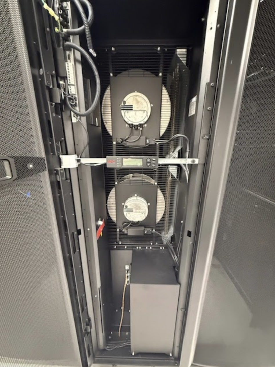 APC 20 AR3350 Rack Hot/Cold Server Aisle 8 ACRP101 ACs & Condensers 40 AP8861 PDUs