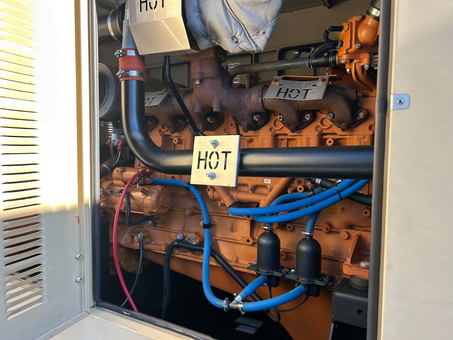 2001 Generac 250 kW Diesel Generator 277/480V 3PH Sound Attenuated Tank 1049Hr