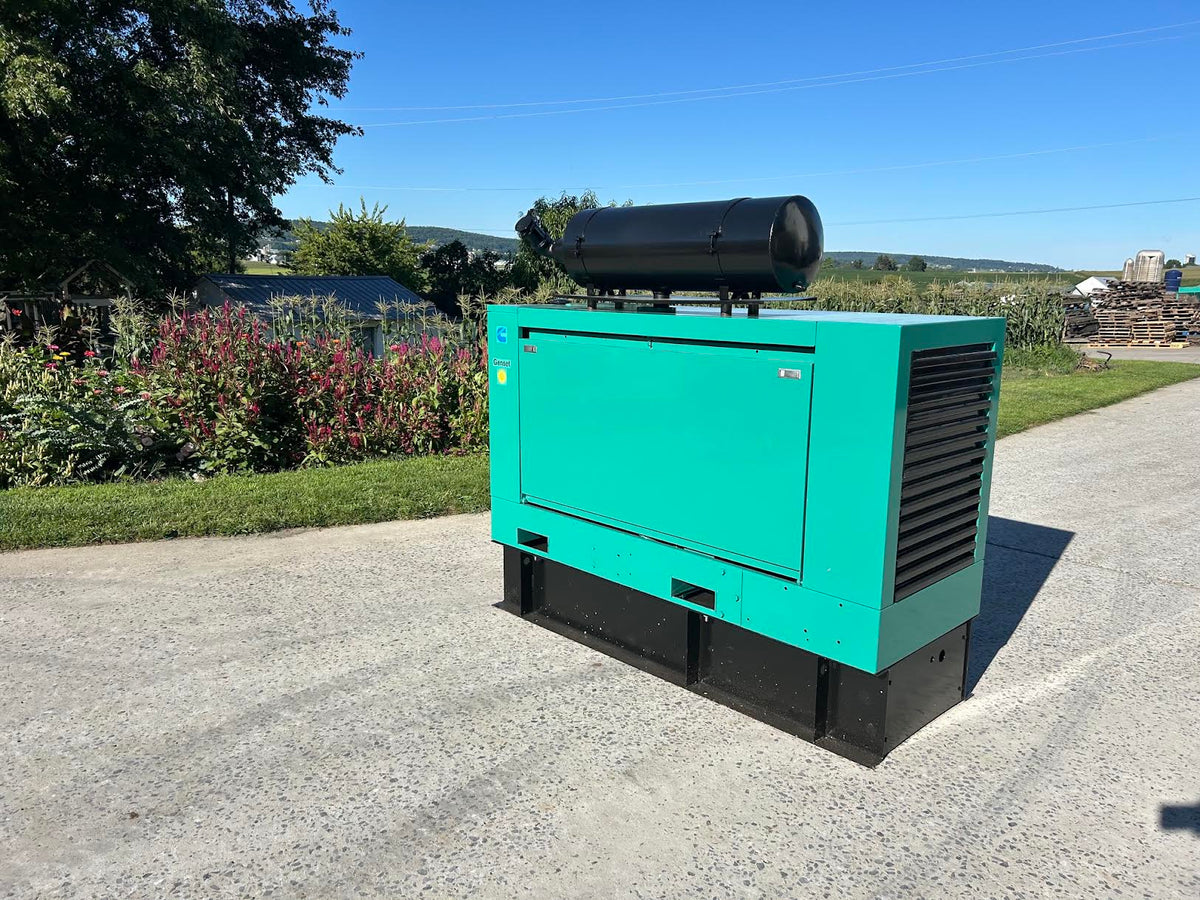Cummins Onan 30DGAD 30 kW Diesel Generator 120/240V 277/480V Subbase Tank 952Hr