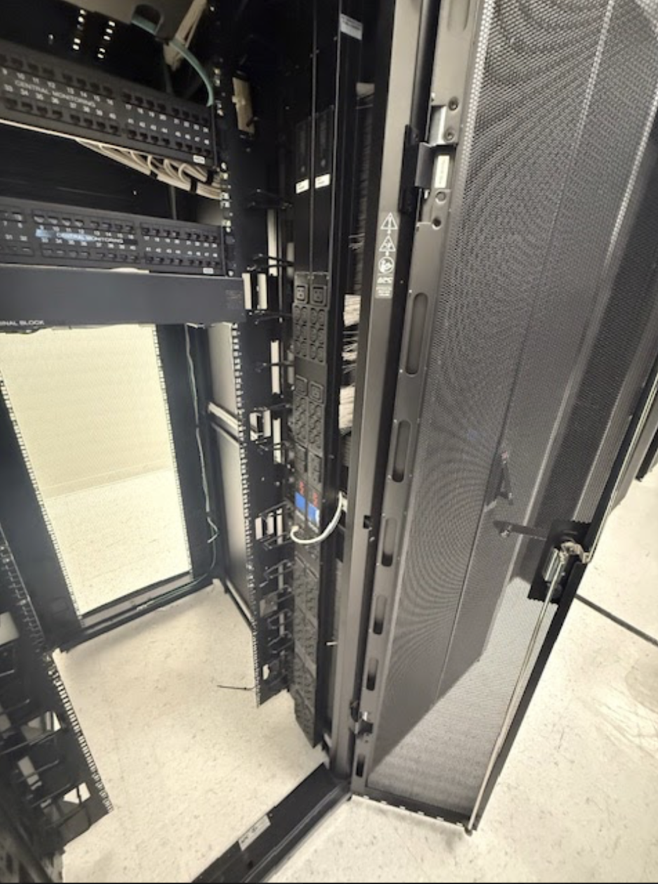 APC 20 AR3350 Rack Hot/Cold Server Aisle 8 ACRP101 ACs & Condensers 40 AP8861 PDUs