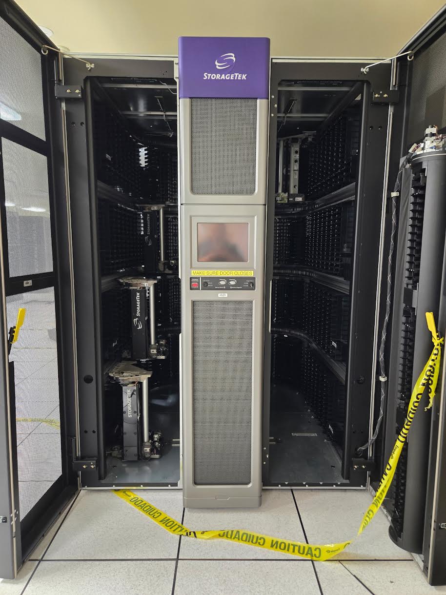 Oracle StorageTek SL8500 Enterprise Modular Tape Library System Robot Center