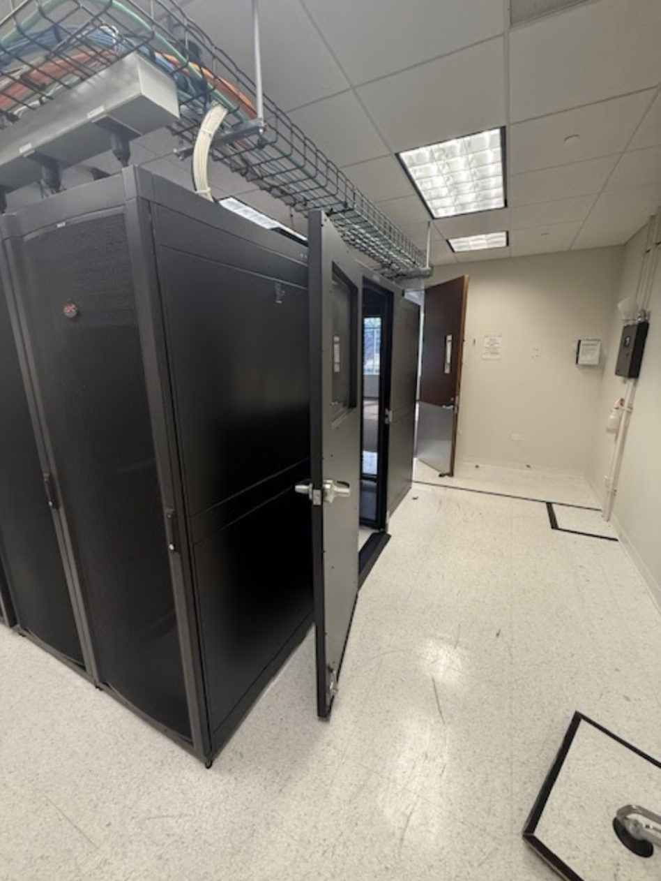 APC 20 AR3350 Rack Hot/Cold Server Aisle 8 ACRP101 ACs & Condensers 40 AP8861 PDUs