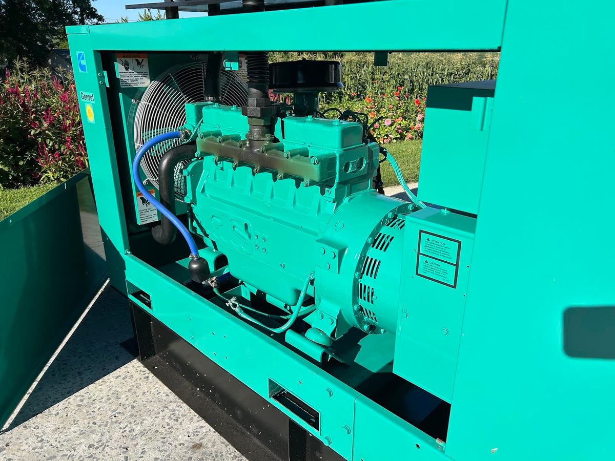 Cummins Onan 30DGAD 30 kW Diesel Generator 120/240V 277/480V Subbase Tank 952Hr