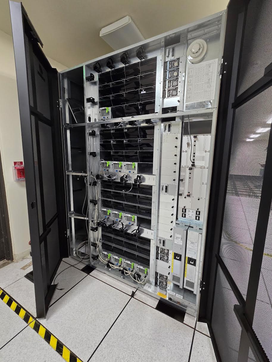 Oracle StorageTek SL8500 Enterprise Modular Tape Library System Robot Center