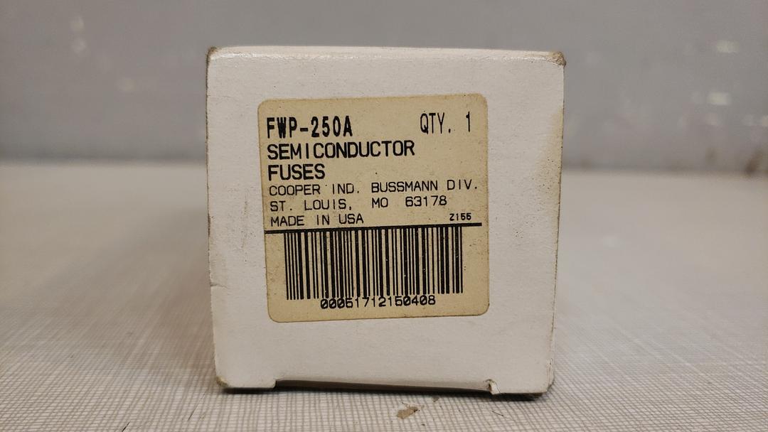Lot of 8 New Bussman 250A Fuse FWP-250A(S6LLST11208)