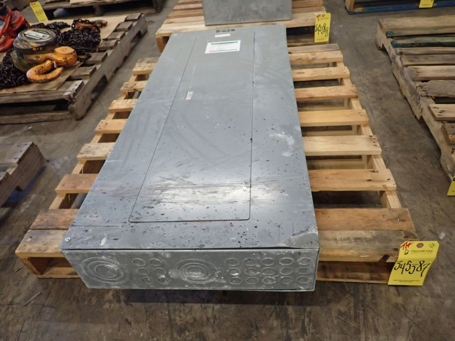 Square D NQOD 225A Panelboard NQOD454L225, 225A, 208Y/120, 240/120 Delta V, w/(42) 20A Circuit Breakers