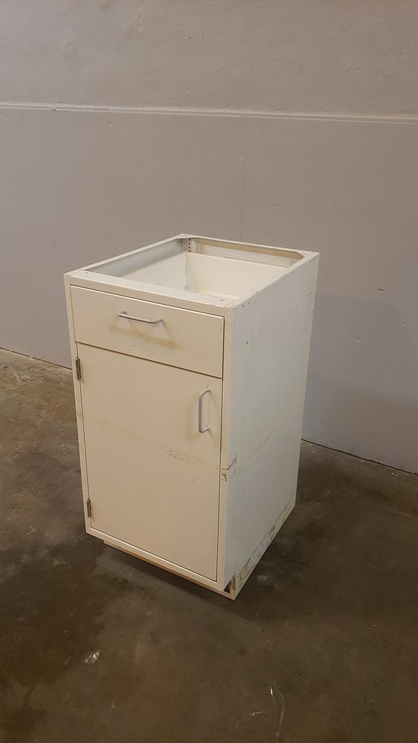 Jamestown Casework 18x22x35 (S6LLST8419)(S6LLST8419)