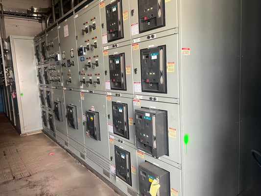 3200A GE WavePro AKD-10 7 Section Switchgear 480V 3x3200A 11x 800A 5x 600A NEMA 1