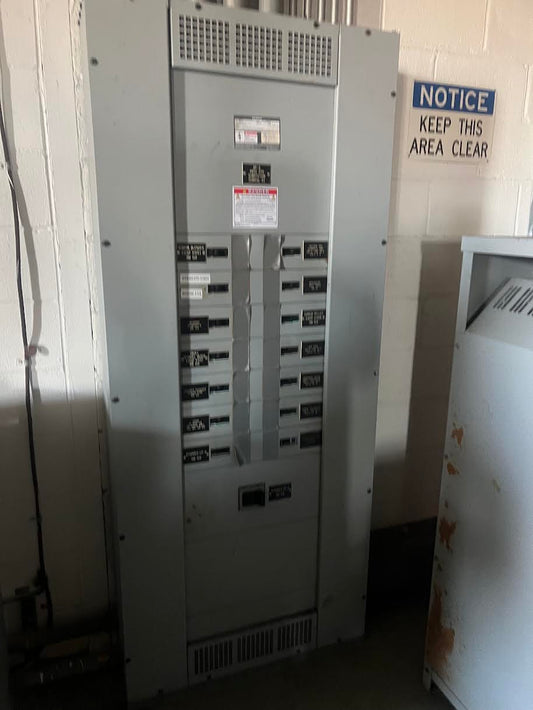 Siemens Type S4 Industrial Panelboard 800A 480V Distribution Switchboard 14 Subfeed & Main