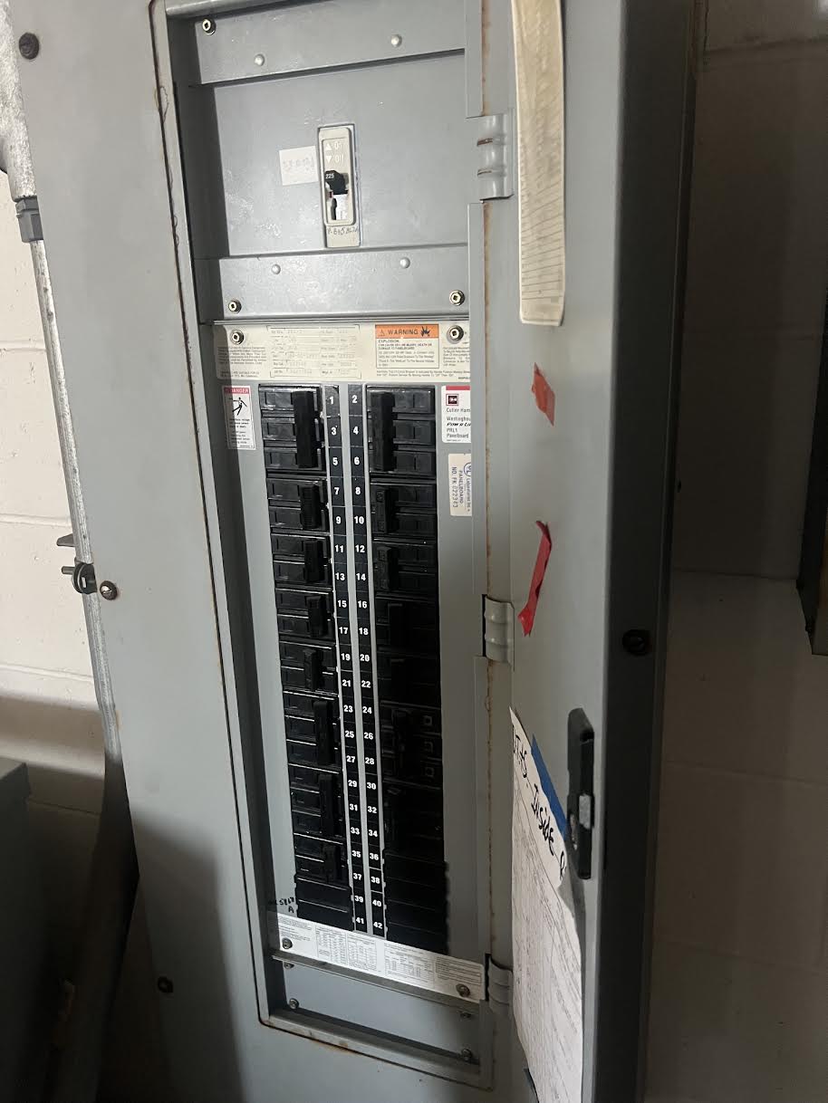 Cutler Hammer PRL1 Panelboard 225A Main Breaker 120/208V 42 Circuit