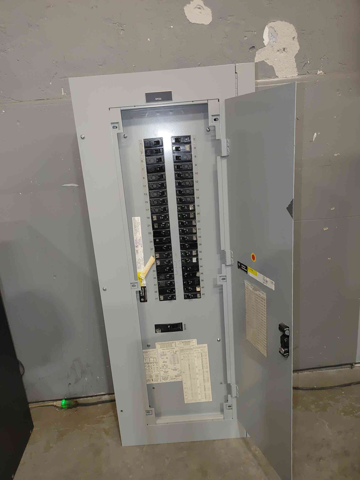 225A 120/208v GE A Series Panelboard with Main (112469)