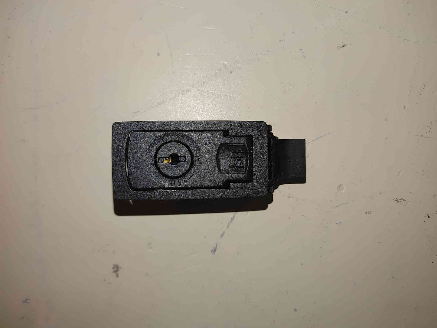 APC Server Rack Side Panel Locks(S6LLST4531)