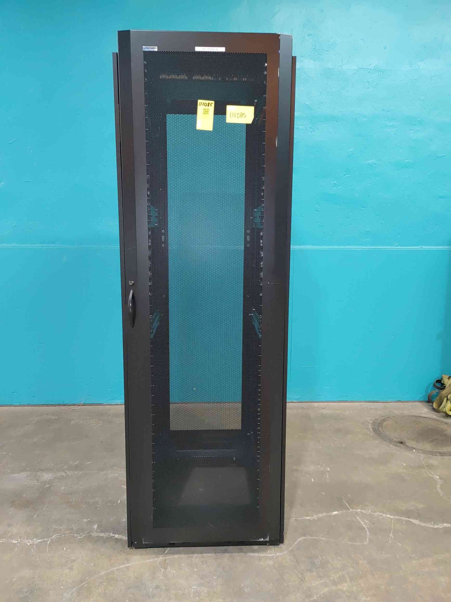 42U SMC Fully Enclosed Server Rack Black Rooftop Fan (SKU: 111085)