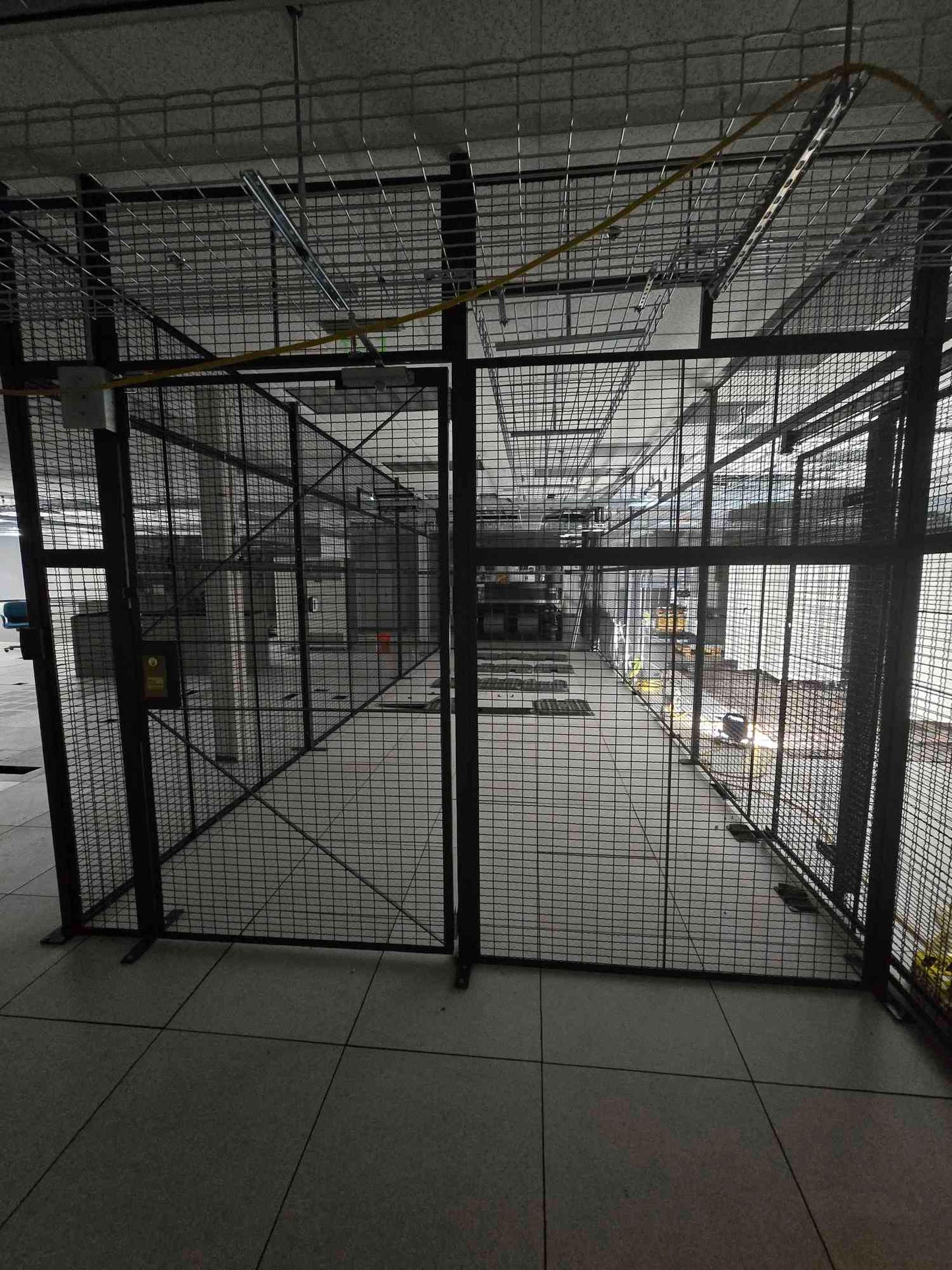 Wire Crafters 10.5x28'x9' H Four-sided Security Cage & Door Data Center(109746).