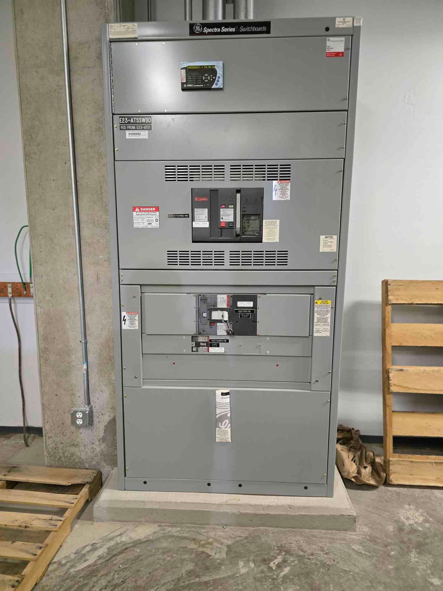 1600A GE Spectra Series Switchboard 480V 3PH Main Meter & 2 Distribution Breaker - Cell 3