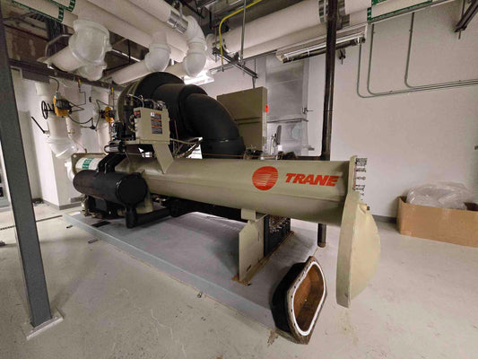 Trane CVHE320 460V 320 Ton Water Cooled Chiller '08