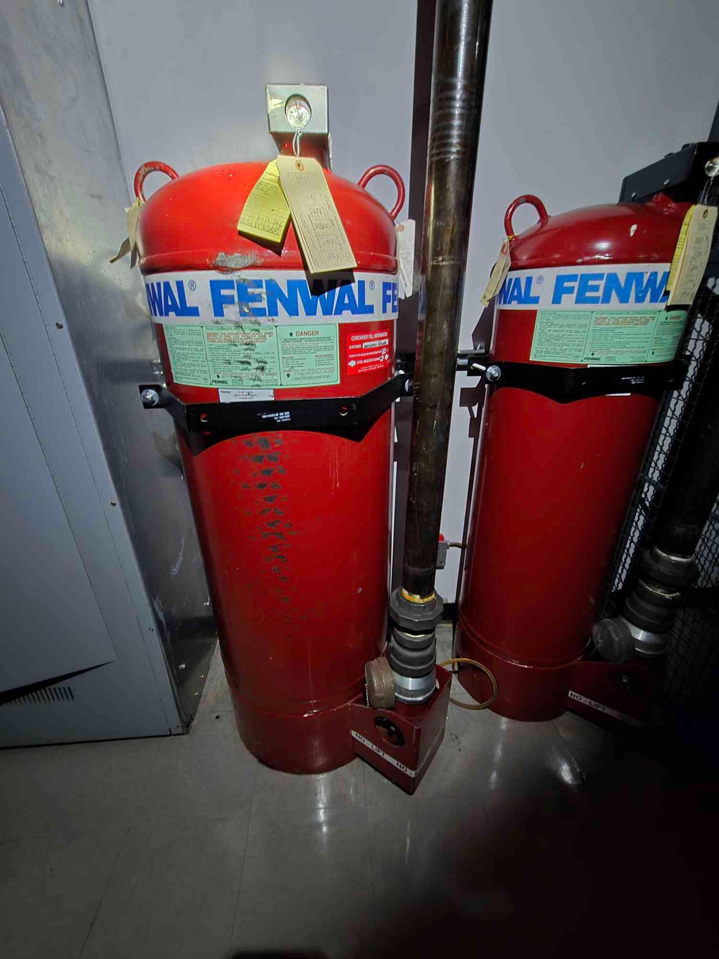 Fenwal FM-200 Clean Agent Extinguishing System Unit 516 Lbs (SKU: 111028)