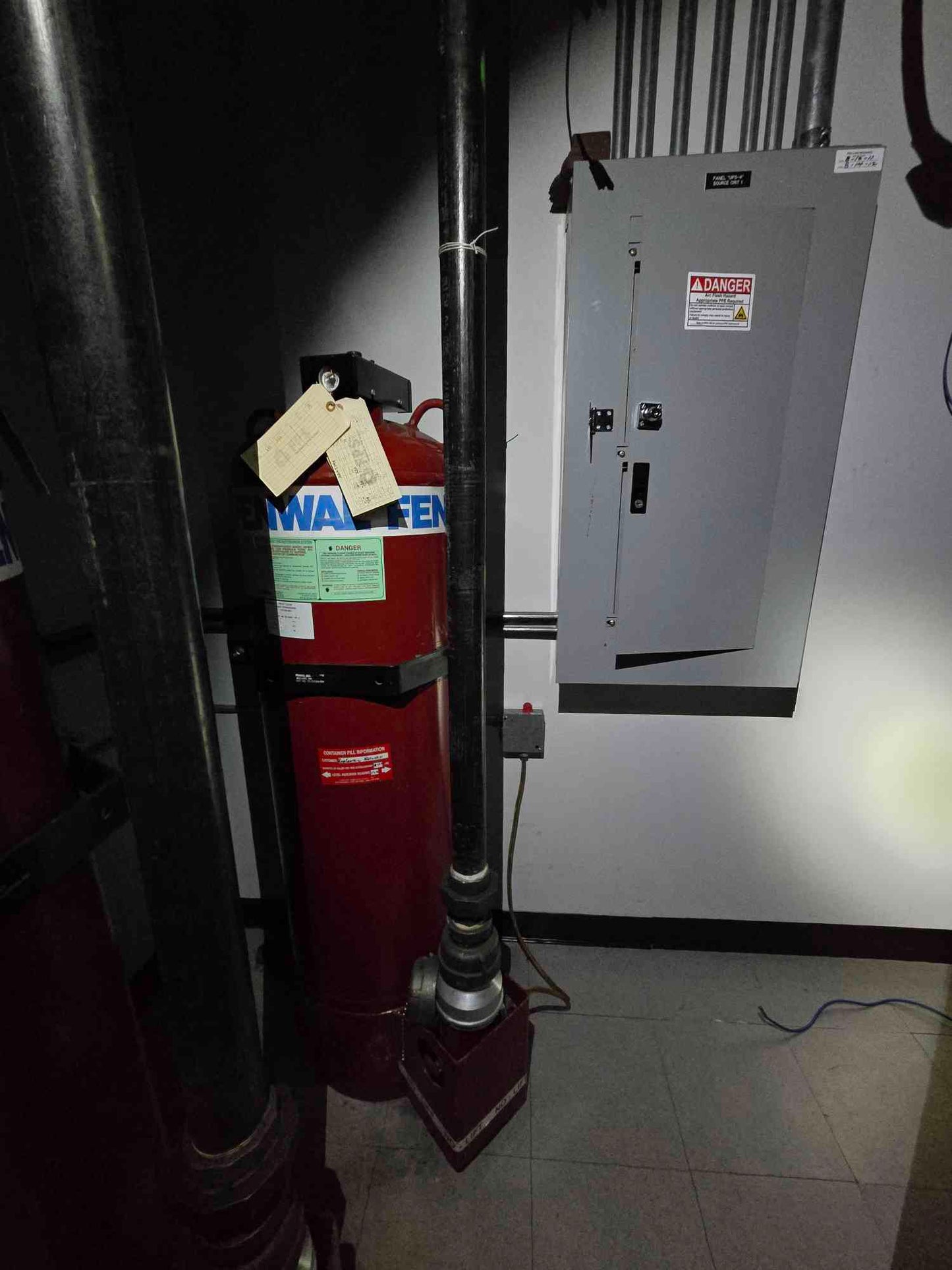 Fenwal FM-200 Clean Agent Extinguishing System Unit 220 Lbs (SKU: 111031)