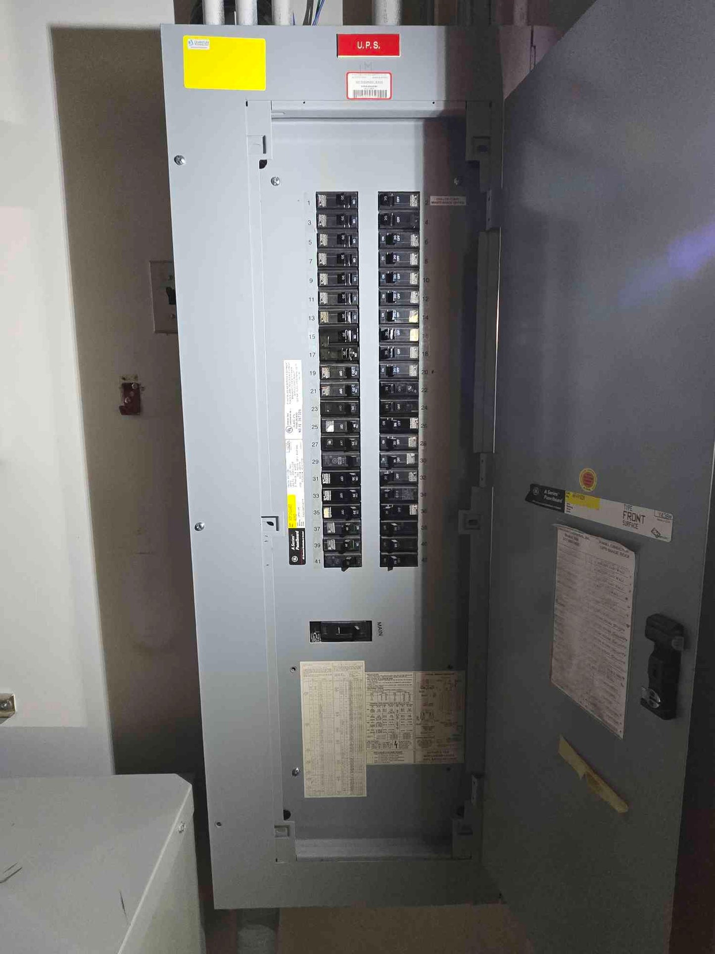 225A GE A Series Panelboard 208y/120 3PH Breakers & Main (SKU: 111559)