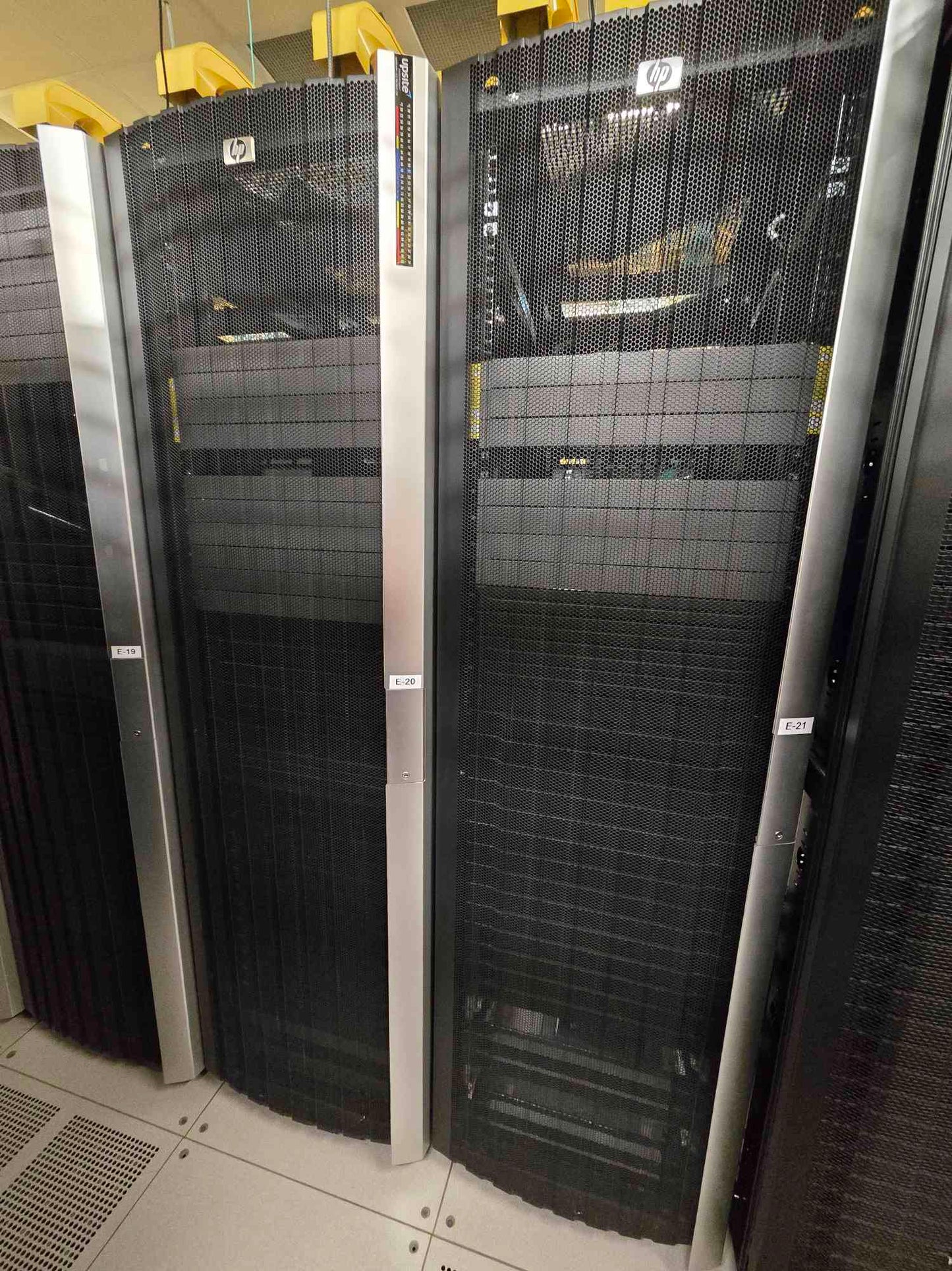 HPE 642 42U Enterprise Server Rack Cabinet AF004A Curved Mesh Door Blanking