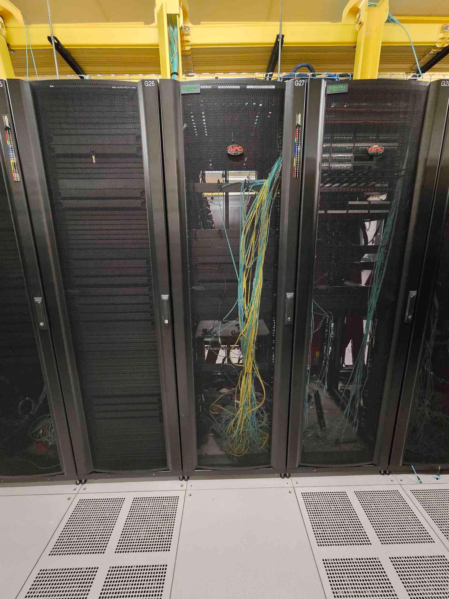 APC AR3300 NetShelter SX 42U Deep Server Rack Enclosure Cabinet