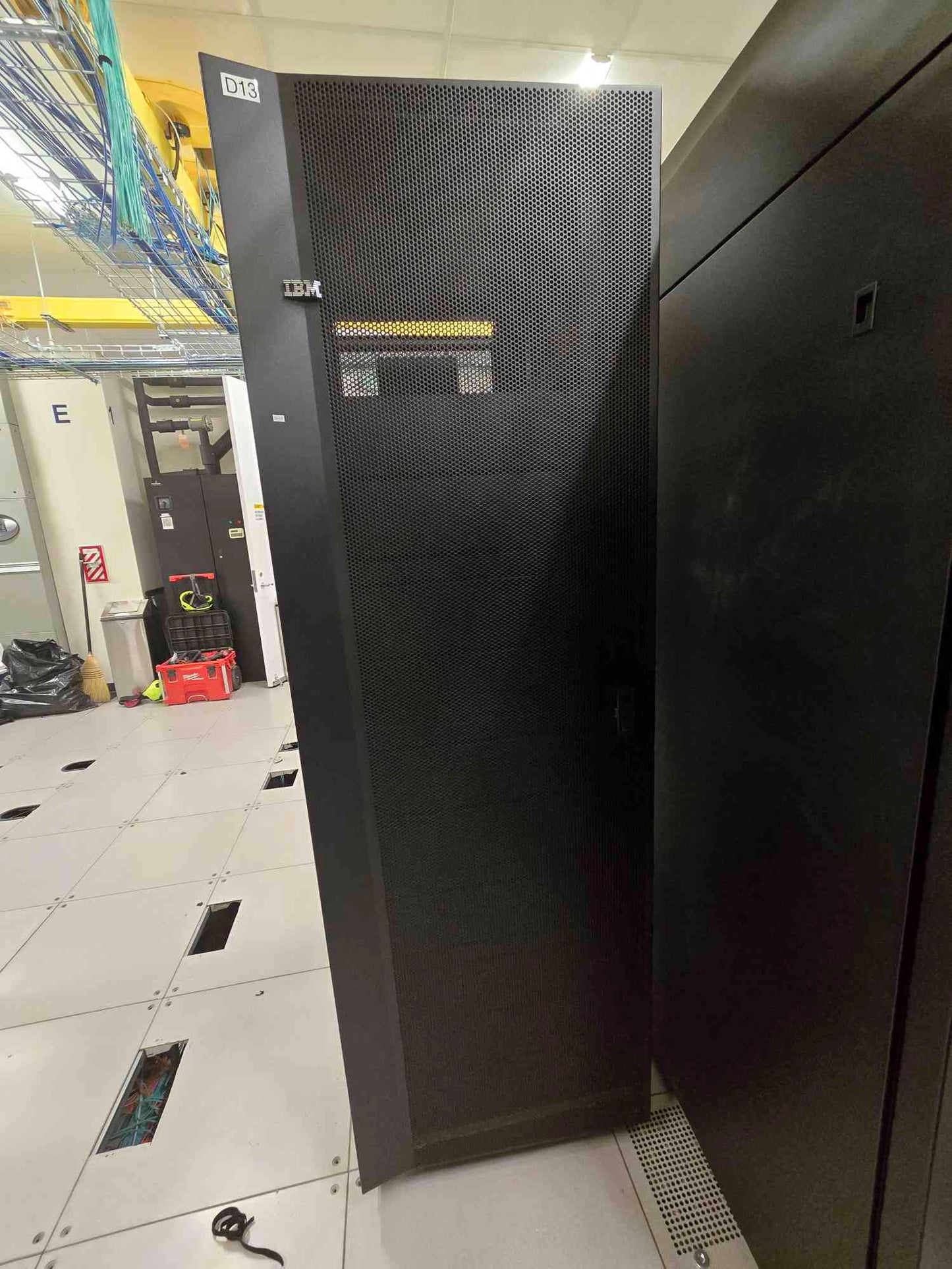 IBM 42U Enterprise Server Rack Cabinet Enclosure 46M4004 9308 Mesh Doors PDU
