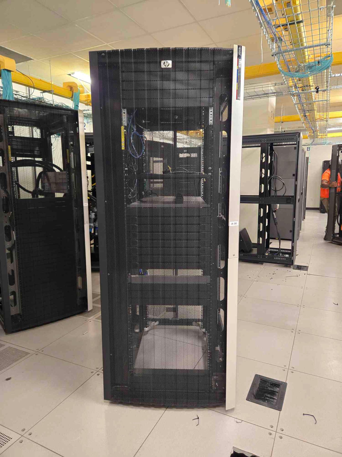 HP 10842G2 42U Server Rack Enclosure Cabinet 430974-001 Mesh Doors