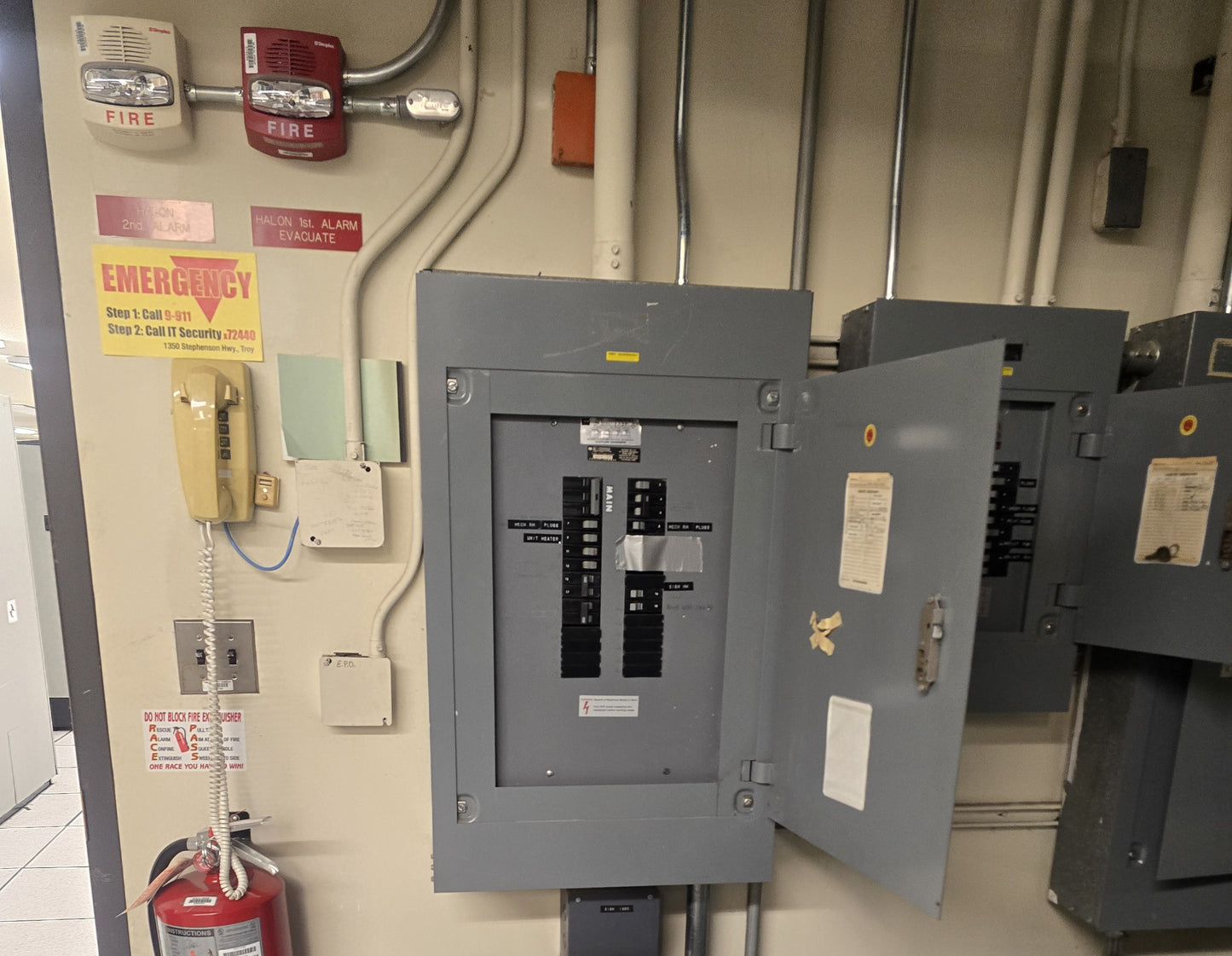 Cutler-Hammer CH6 60A 120/208V 3-Phase Panelboard Interior & Enclosure CH Breakers