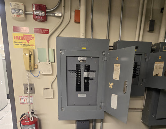 Cutler-Hammer CH6 60A 120/208V 3-Phase Panelboard Interior & Enclosure CH Breakers
