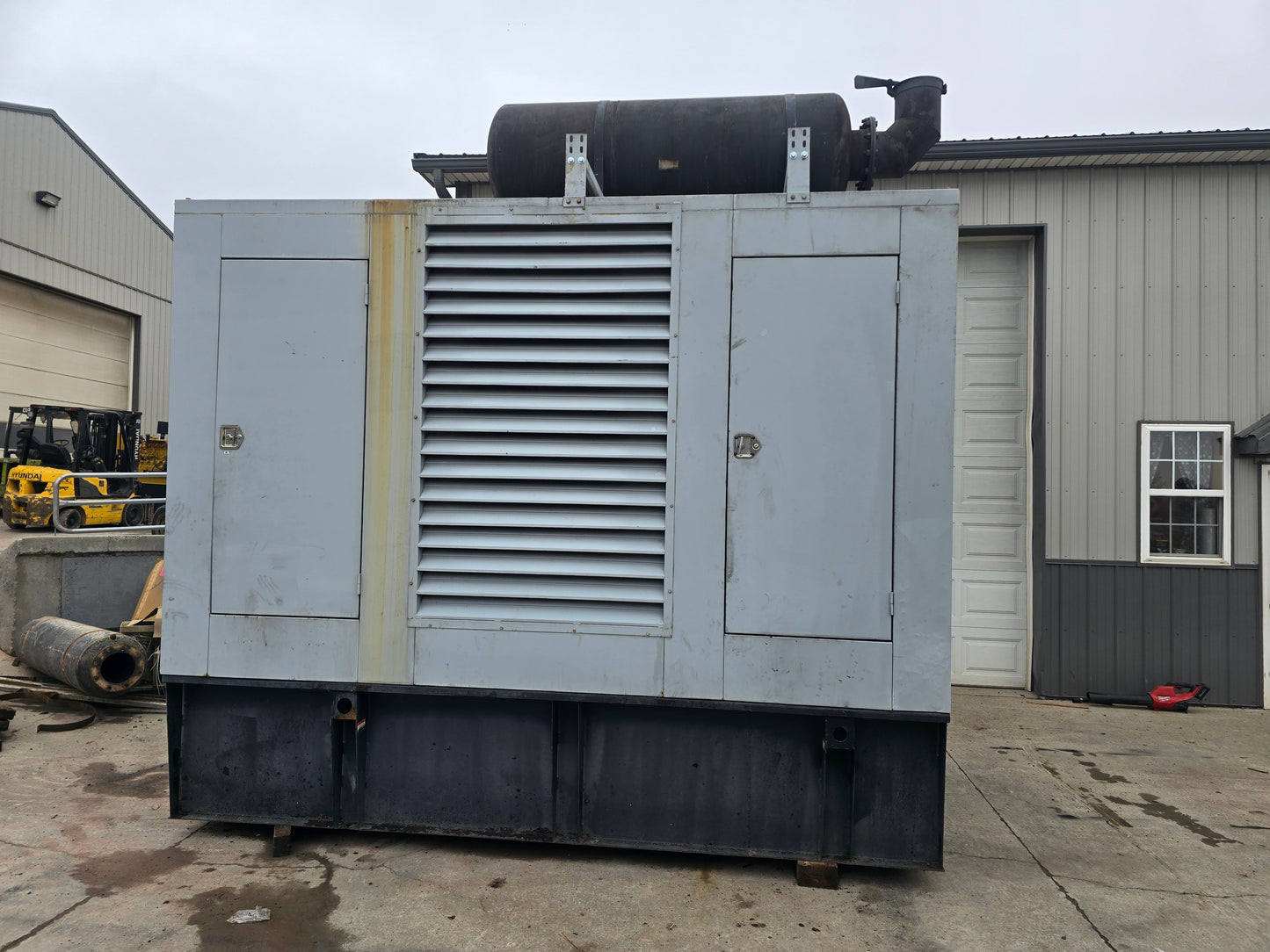 500KW Generac 22L V12 Daewoo Diesel Generator Enclosed w/ Tank '00 152hrs 1&3PH TESTED