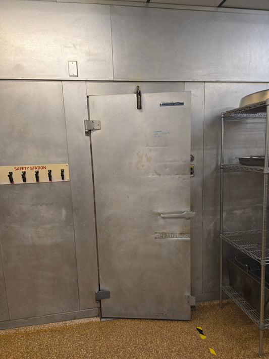 Vollrath Commercial Walk-In Cooler Package - 115V - Includes Shelving & Speed Racks