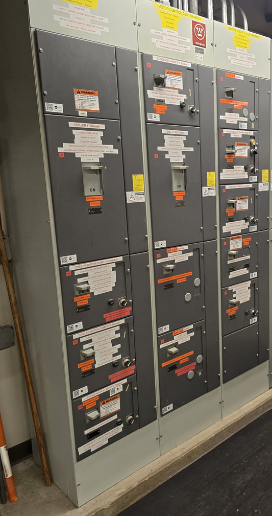 Westinghouse Advantage MCC Motor Control Center 1200A 480V 3PH Section 3-Pole 13 Switches