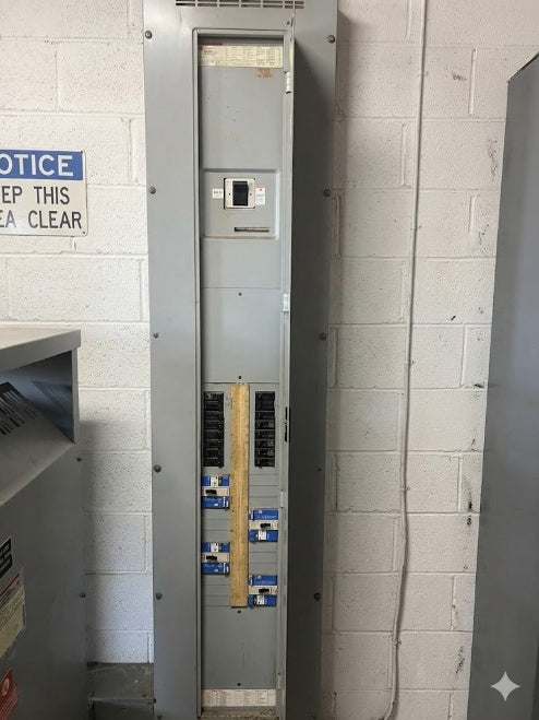 Cutler Hammer PRL3a Panelboard 600A Main 208Y/120V 3 Phase Switchboard w/ Main
