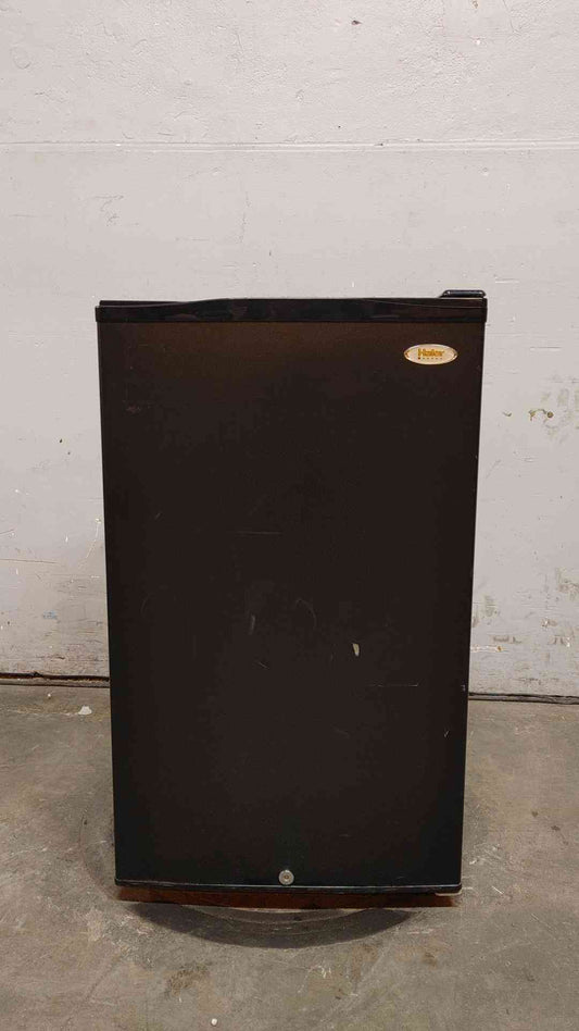 *Pickup Only* Haier Household Mini Refrigerator 115VAC 1.4A HSL04WNABB