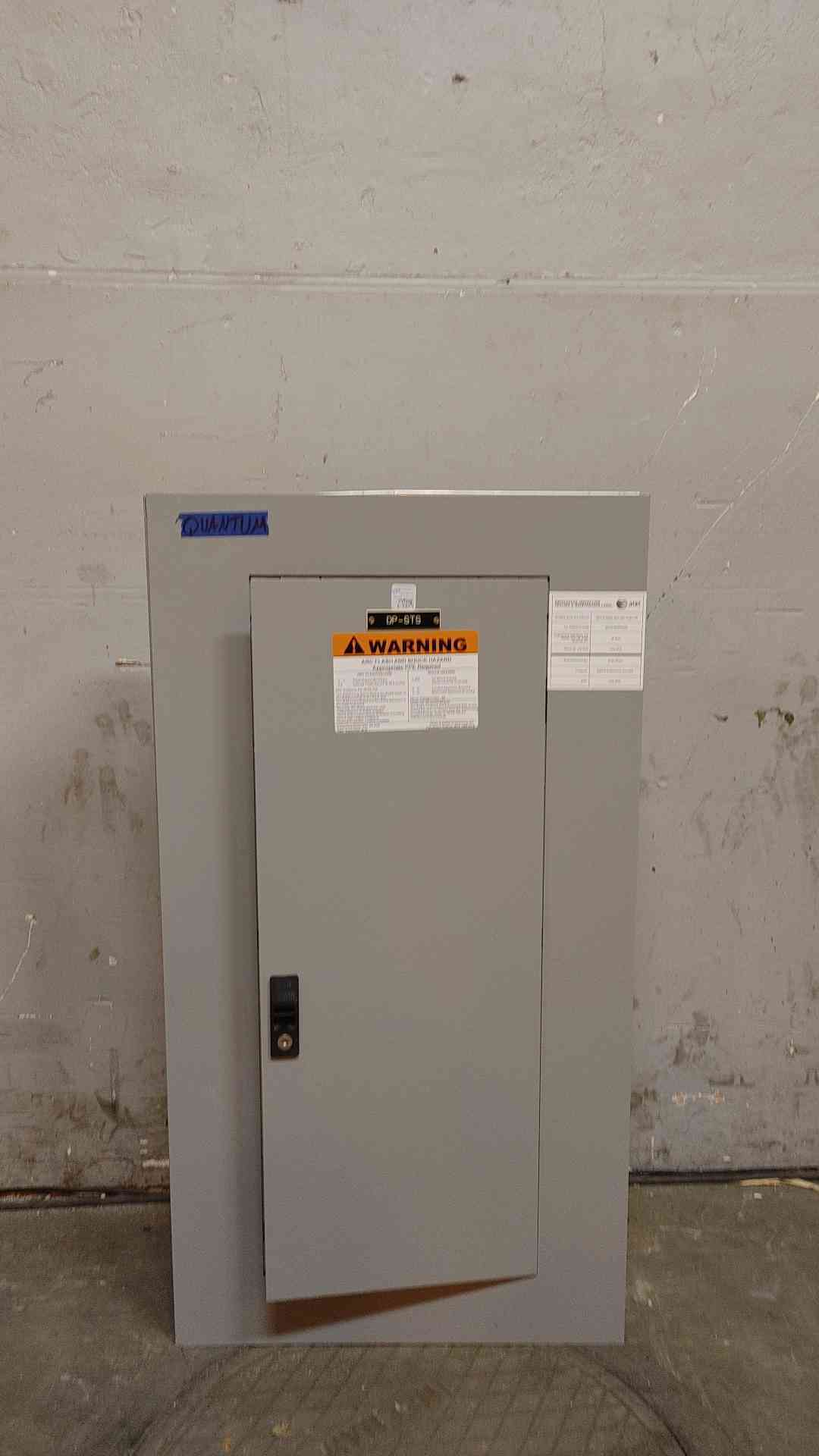 GE A Series II Panelboard 225A 3PH 4W 208Y/120V AXQ687L5 3x 225A Breakers