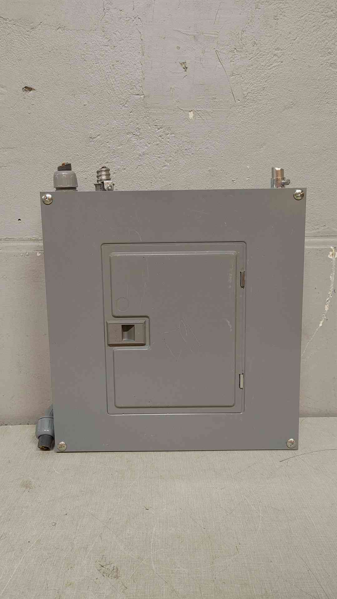 Square D Type 1 Enclosure QOC12US Load Center