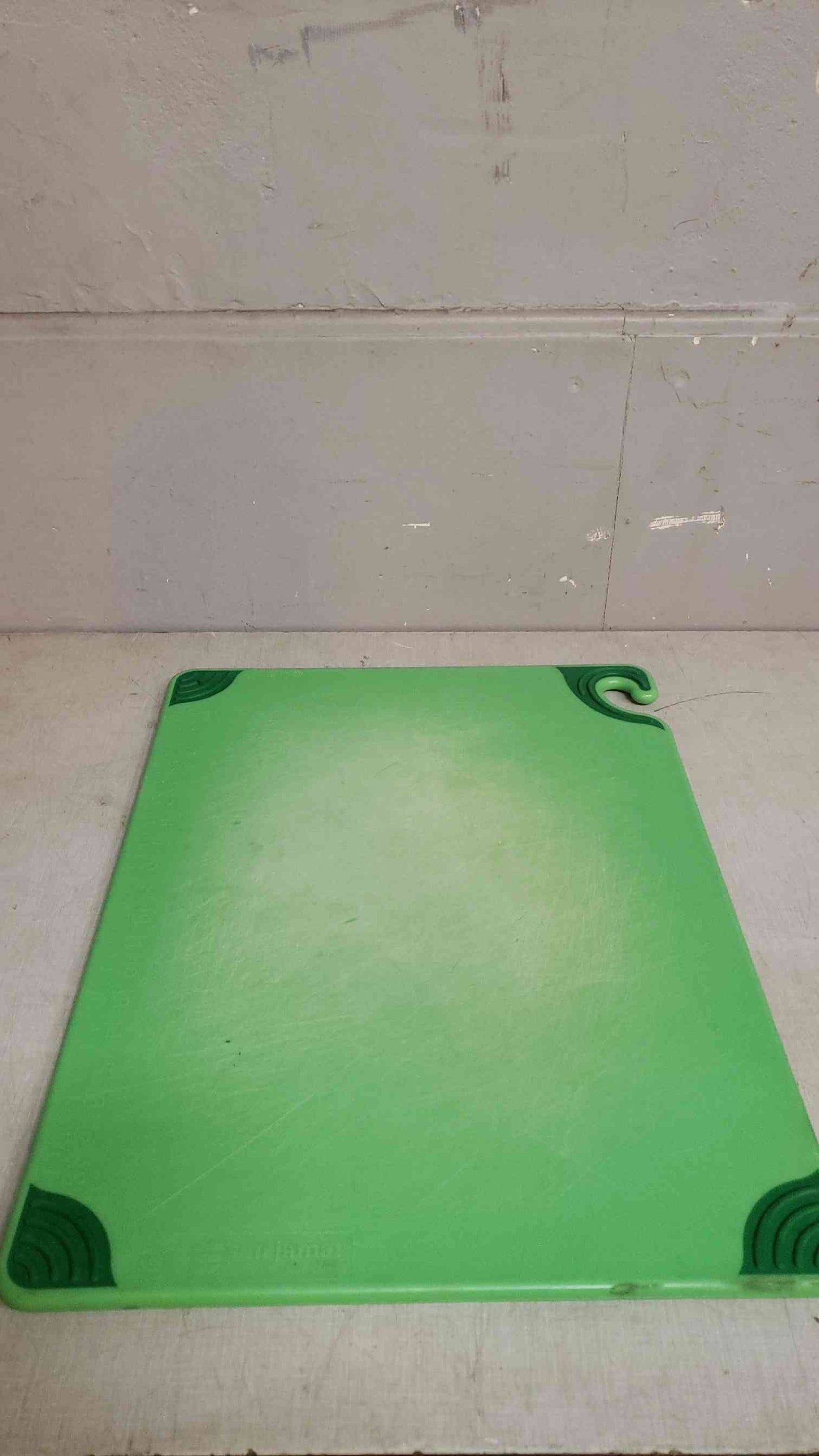 San Jamar 24"x18" Green Cutting Board (SKU: 107465)