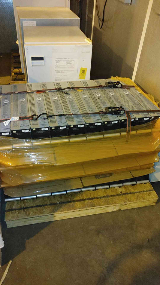 APC Symmetra PX 9Ah Battery Chassis SYBTU2-PLP Used 2020 Batteries & Battery Chassis (108145)