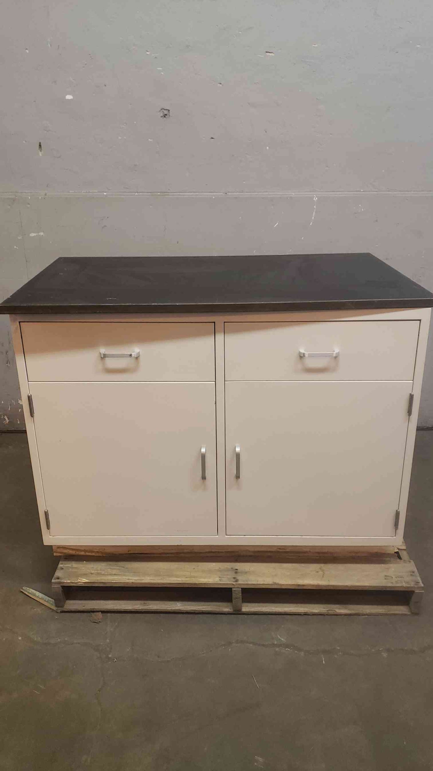 4' Duralab Mixed Casework White/ With Countertop (108500)